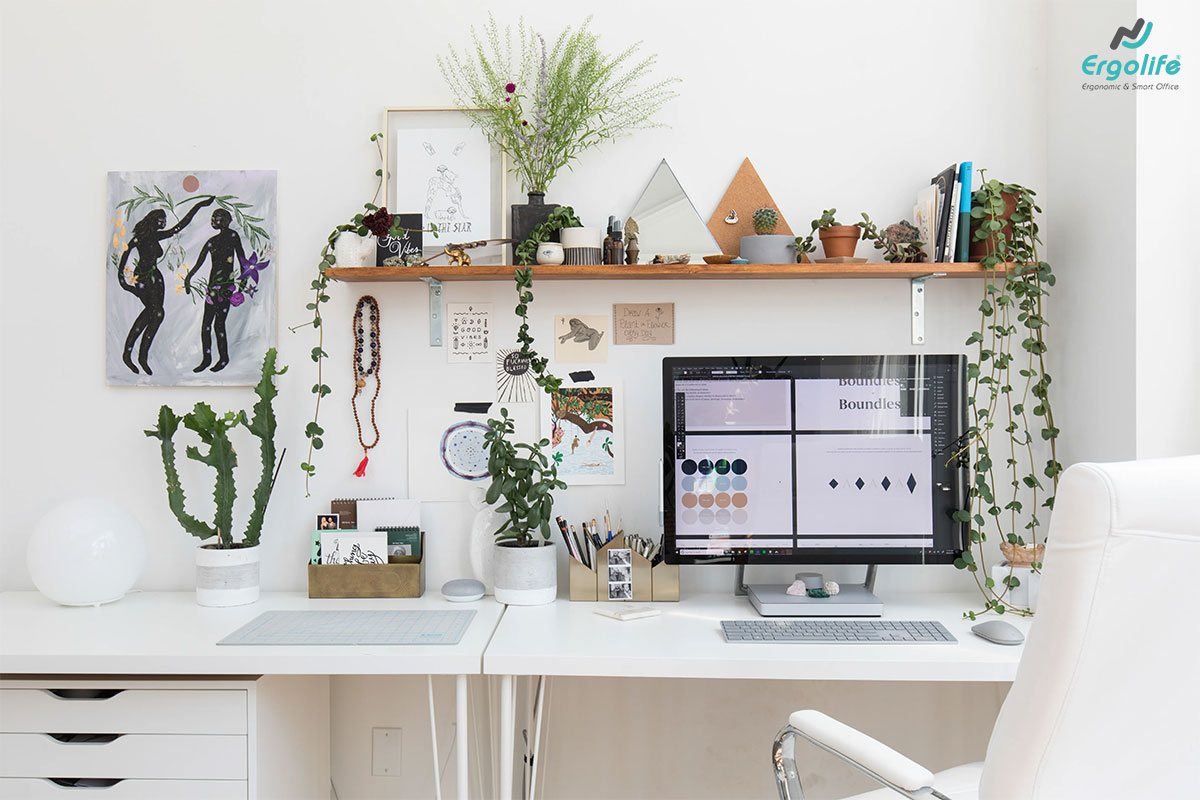 Không nên mua quá nhiều đồ decor khi setup bàn làm việc
