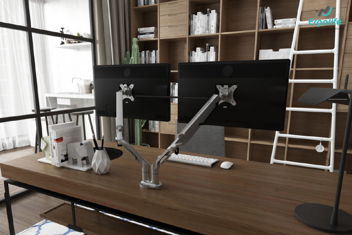 Setup arm màn hình đôi cho bàn làm việc rộng