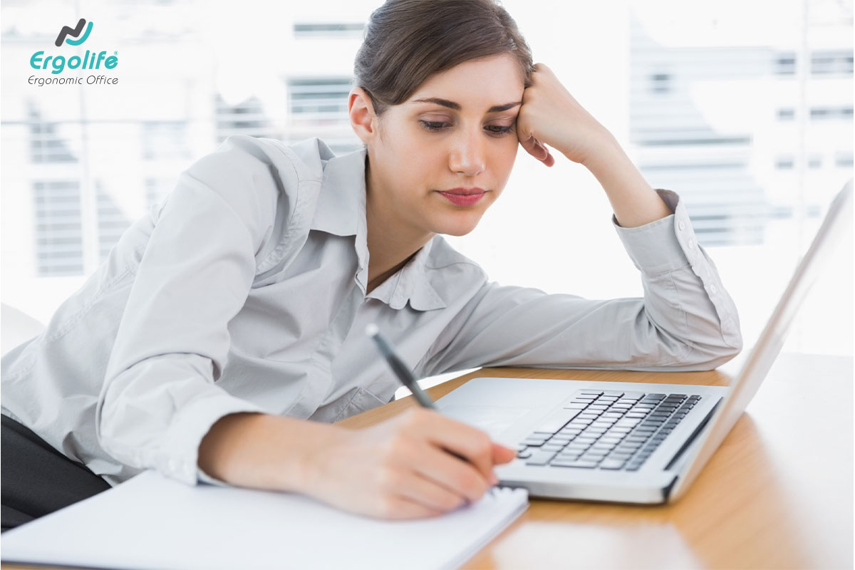 Ngồi ghế kém chất lượng có thể gây ảnh hưởng đến dáng ngồi