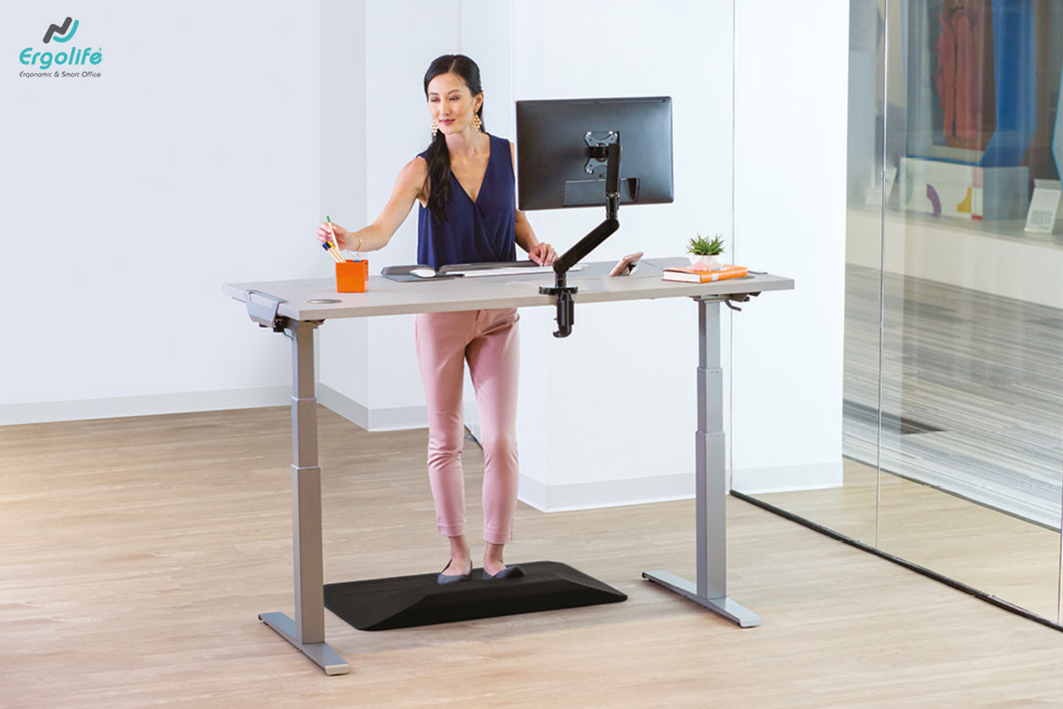 Đứng làm việc giúp giảm béo phì Đứng làm việc giúp giảm béo phì