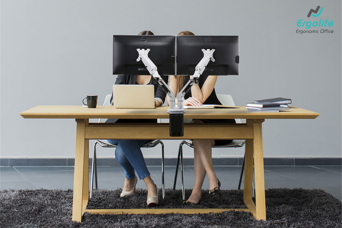 Sử dụng tay đỡ màn hình setup