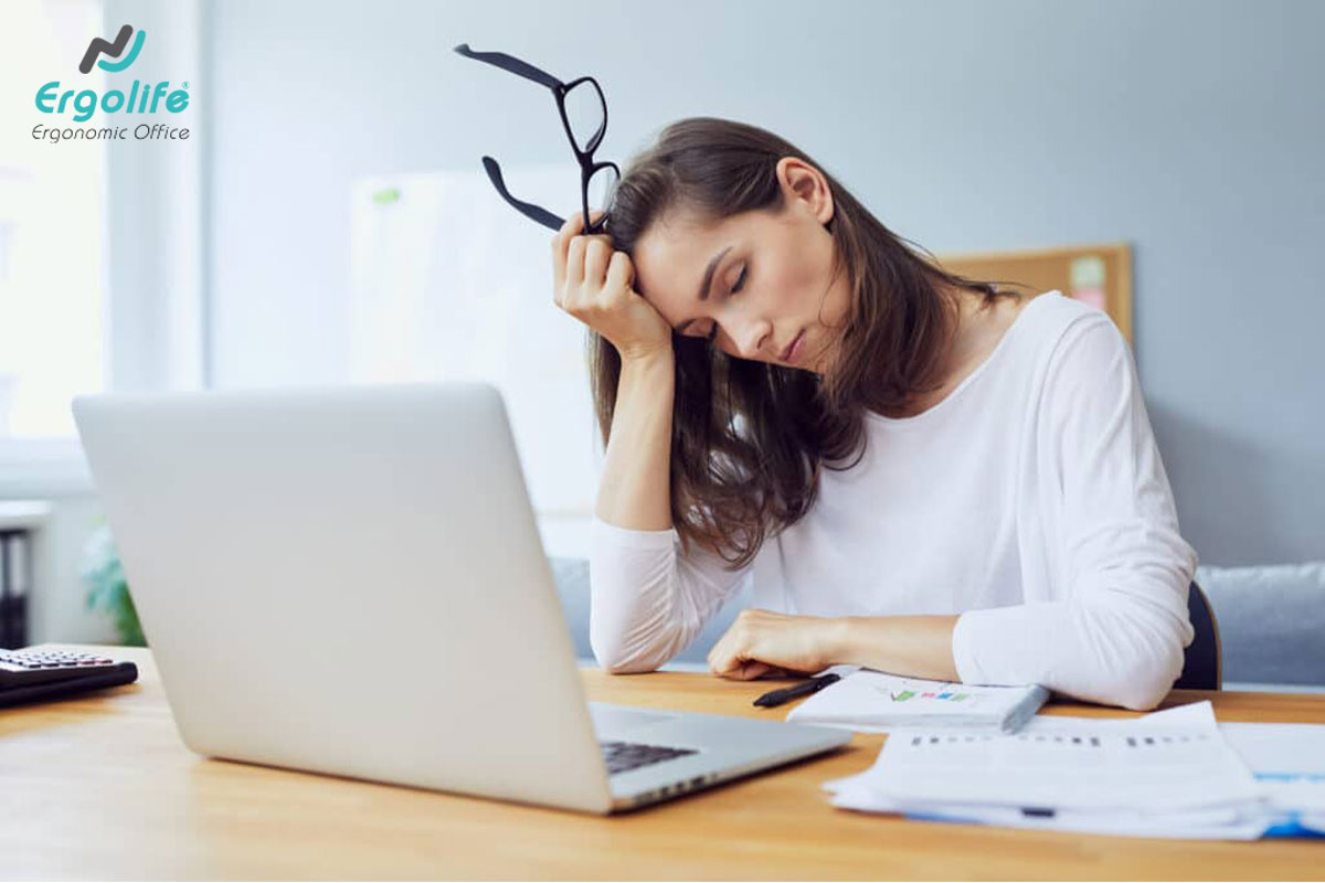Ngồi làm việc nhiều gây mệt mỏi Ngồi làm việc nhiều gây mệt mỏi