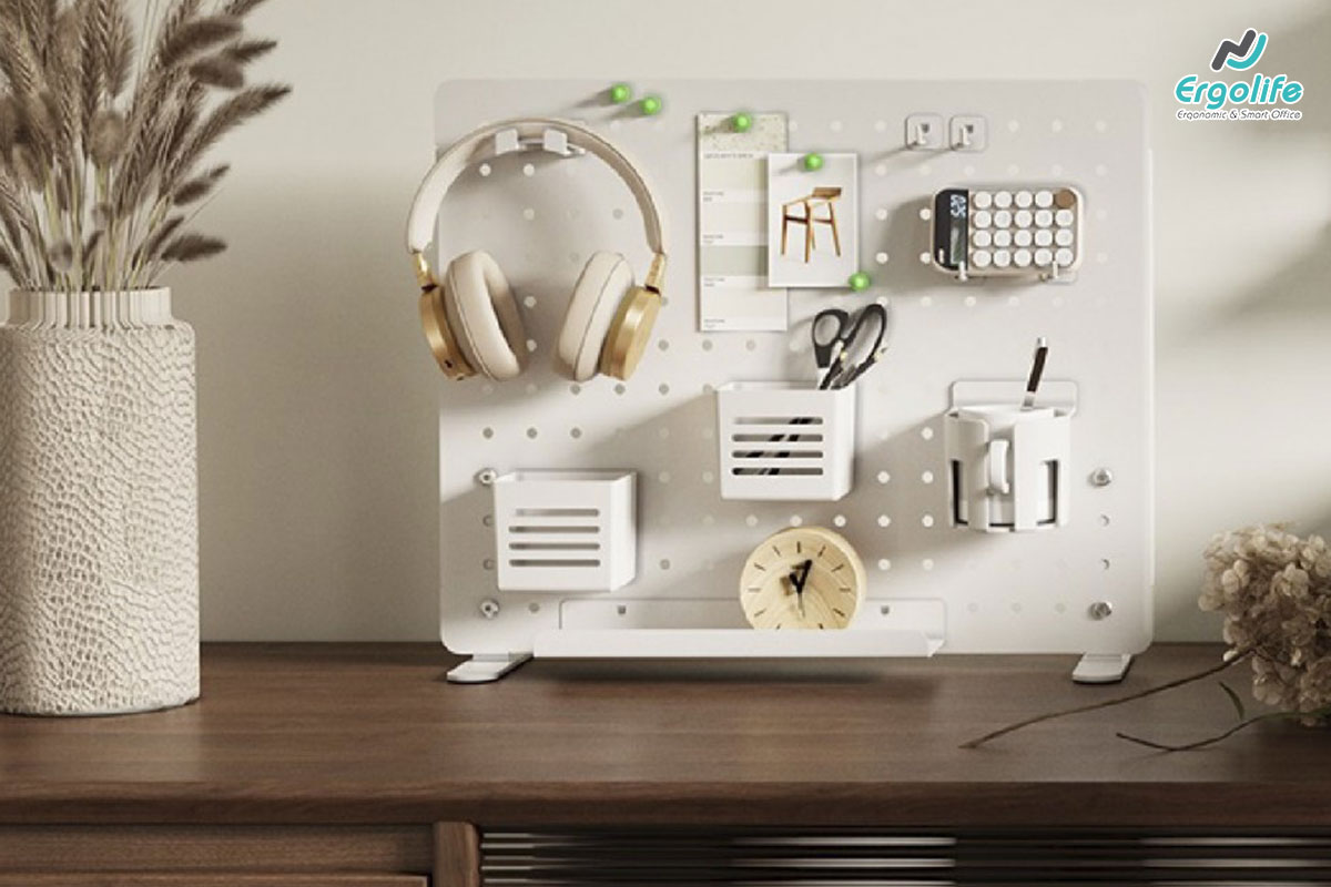 Pegboard - Giải pháp sắp xếp không gian bàn làm việc